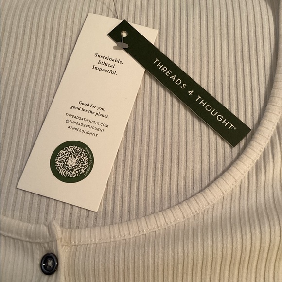 Threads 4 Thought Lauryn Button Front Tee Size XL - Picture 3 of 5